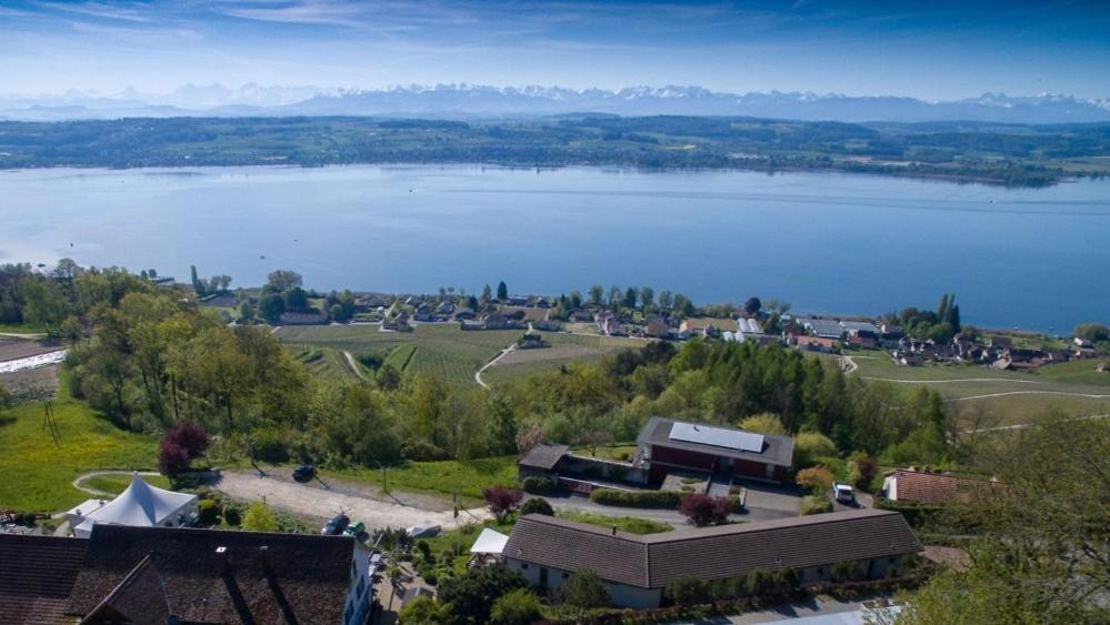 Le Mont-Vully - Hotel Restaurant Haut-Vully Екстериор снимка